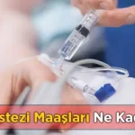 Anestezi Teknikeri Maaşları 2025 Ne Kadar Oldu? Sağlık sektörünün vazgeçilmez mesleklerinden biri olan anestezi teknikerliği, 2025 yılı itibarıyla hem kamu hem de özel sektörde önemli maaş artışları ile dikkat çekiyor. Bu yazımızda, anestezi teknikeri nedir, nasıl olunur, görevleri nelerdir ve en önemlisi 2025 yılında anestezi teknikeri maaşları ne kadar oldu gibi sorulara güncel verilerle yanıt vereceğiz. Anestezi Teknikeri Kimdir? Görevleri Nelerdir? Anestezi teknikerleri, cerrahi operasyonlar öncesinde, sırasında ve sonrasında hastaların anestezi süreçlerinde aktif rol alan sağlık çalışanlarıdır. Anestezi uzmanı doktorlara destek olan teknikerler, kullanılan cihazların kontrolü, hastanın hazırlanması, operasyon esnasında gerekli monitörizasyon işlemleri ve kayıt tutma gibi kritik görevleri üstlenir. Bu mesleği icra eden kişiler, sadece teknik bilgiye değil, aynı zamanda soğukkanlılık, dikkat ve hızlı karar verme gibi önemli yetkinliklere de sahip olmalıdır. Anestezi Teknikeri Nasıl Olunur? Anestezi teknikeri olmak isteyen bireylerin, üniversitelerin 2 yıllık "Anestezi" veya "Anestezi Teknikerliği" bölümlerinden mezun olmaları gerekmektedir. Mezuniyetin ardından kamu hastanelerinde görev alabilmek için KPSS (Kamu Personeli Seçme Sınavı)’nden yeterli puanı almak şarttır. 2025 Yılında Anestezi Teknikeri Maaşları Ne Kadar? Kamu Sektöründe Anestezi Teknikeri Maaşları 2025 yılı Ocak ayı itibarıyla kamu hastanelerinde görev yapan bir anestezi teknikeri ortalama 49.831 TL maaş almaktadır. Bu rakam, sağlık çalışanlarına yapılan yeni zamlar ve ek ödemelerle birlikte belirlenmiştir. Nöbet ve fazla mesai ücretleri de bu maaşa ilave olarak eklenebilmektedir. Tecrübeye göre bu tutar daha da artış gösterebilir. Özel Sektörde Anestezi Teknikeri Maaşları Özel hastanelerde görev yapan anestezi teknikerlerinin maaşları, kurumun büyüklüğü, şehir, tecrübe ve vardiya sistemine bağlı olarak değişmektedir. 2025 yılında özel sektörde anestezi teknikerlerinin maaşları genellikle 24.900 TL ile 44.200 TL arasında değişmektedir. Bu aralık, çalışan kişinin deneyimine göre şu şekilde değişir: 0-1 yıl deneyimli: Ortalama 24.800 TL 2-4 yıl deneyimli: Ortalama 27.000 TL 5-9 yıl deneyimli: Ortalama 30.900 TL 10 yıl ve üzeri deneyimli: Ortalama 32.400 TL Çalışma Saatleri ve Şartları Anestezi teknikerlerinin çalışma koşulları genellikle yoğun ve dikkat gerektiren ortamlarda geçmektedir. Haftalık çalışma saati ortalama 40 saat olsa da, ameliyathane gibi 24 saat açık birimler söz konusu olduğunda nöbet sistemi devreye girer. Bu da teknikerlerin zaman zaman gece, hafta sonu veya tatil günlerinde çalışabileceği anlamına gelir.